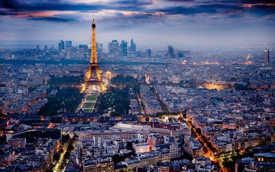 Thành phố Paris nước Pháp lúc rạng sáng