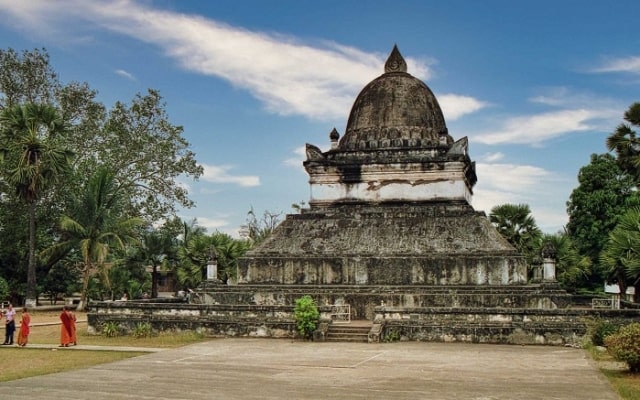 Chiêm ngưỡng vẻ đẹp cổ kính của cố đô Luang Prabang khi du lịch Lào